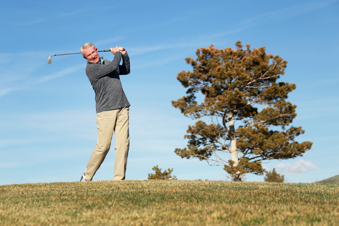 man enjoys golfing after joint replacement